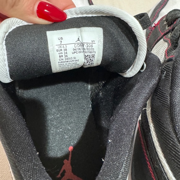Wmns Air Jordan 1 Low SE Utility 'White Black Red - Picture 8 of 8